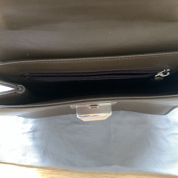 MAX MARA Olive Green Leather Over The Shoulder Bag w/ Fringe Detail - Picture 4 of 6